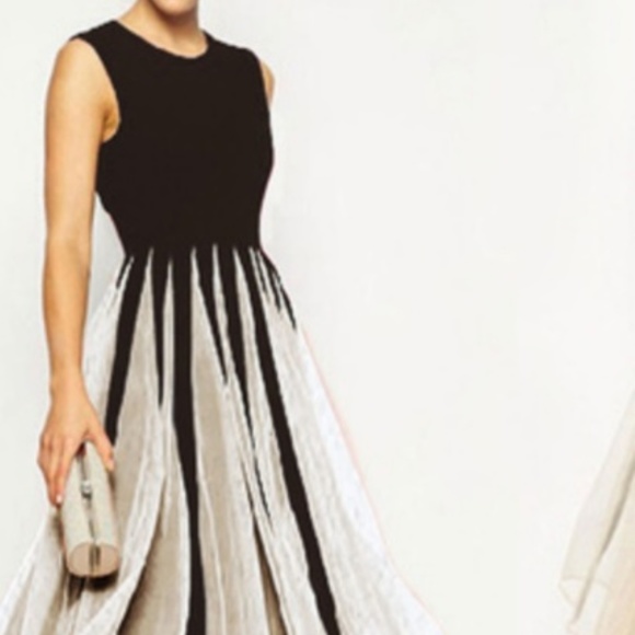 Vicabo Dresses & Skirts - Vicabo NWT Fit and Flare Dress With Tulle Skirt M